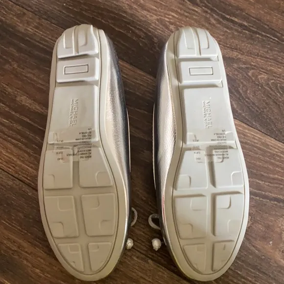 Silver Ballet Flats with Pearl