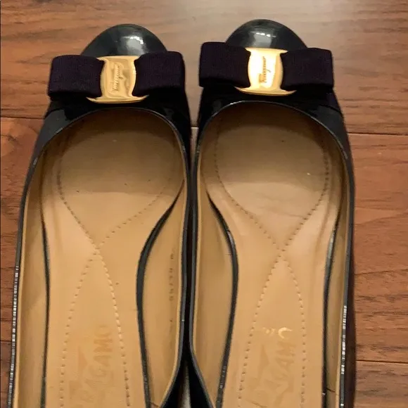 Size 7.5 navy ferragamo ballet flats
