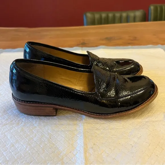 SOFFT Napoli Patent Leather Loafers Size 7M Black Classic and Elegant