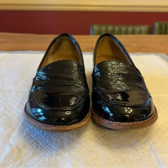 SOFFT Napoli Patent Leather Loafers Size 7M Black Classic and Elegant