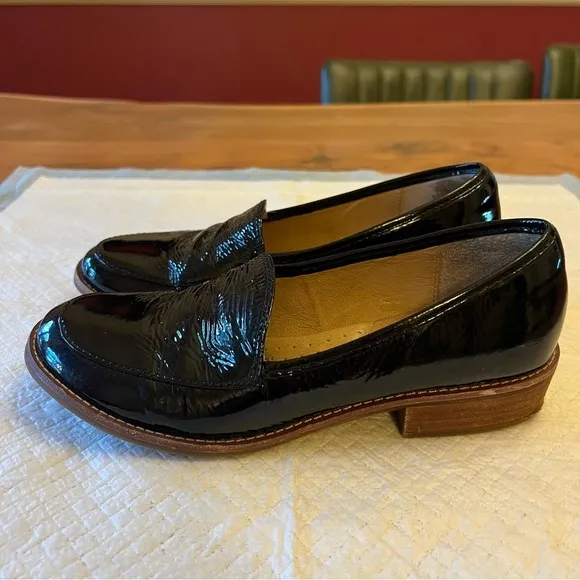 SOFFT Napoli Patent Leather Loafers Size 7M Black Classic and Elegant