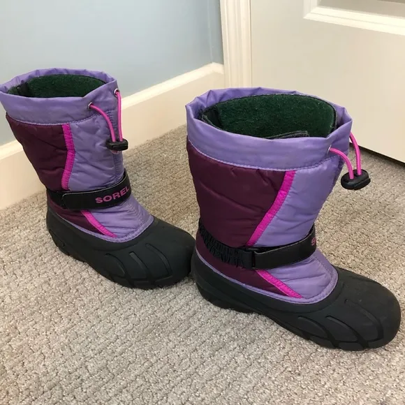 Sorel Waterproof Flurry Kids Boots. Size Youth 2. Pink and Purple.