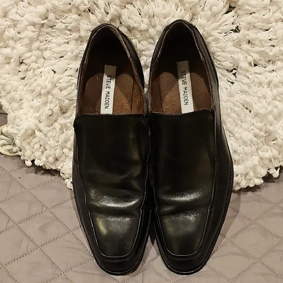 Steve Madden Black Loafers with Smooth Leather and Polished Finish