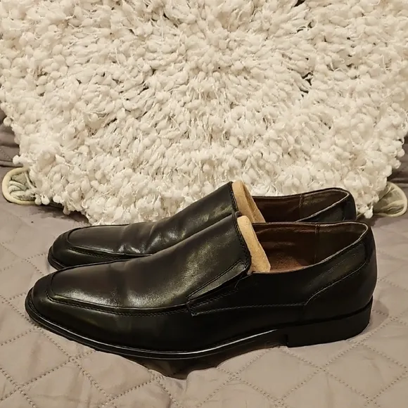 Steve Madden Black Loafers with Smooth Leather and Polished Finish