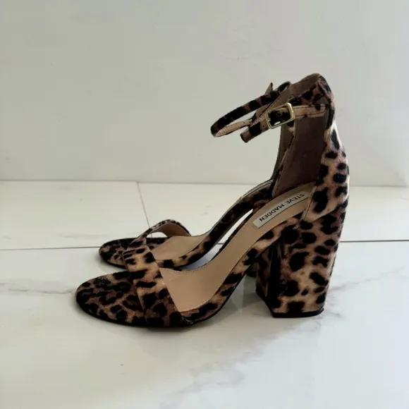 Steve Madden Carrson Strappy Leopard Print Sandals size 8