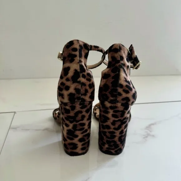 Steve Madden Carrson Strappy Leopard Print Sandals size 8