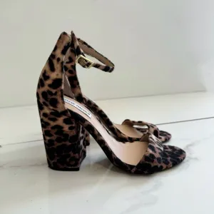 Steve Madden Carrson Strappy Leopard Print Sandals size 8