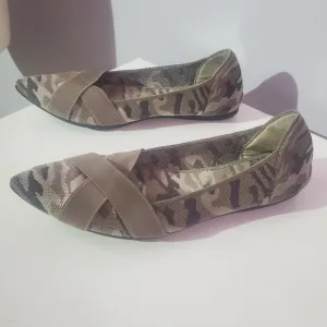 Steven by steve madden rosy camouflage flats size 9