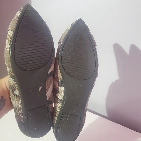 Steven by steve madden rosy camouflage flats size 9