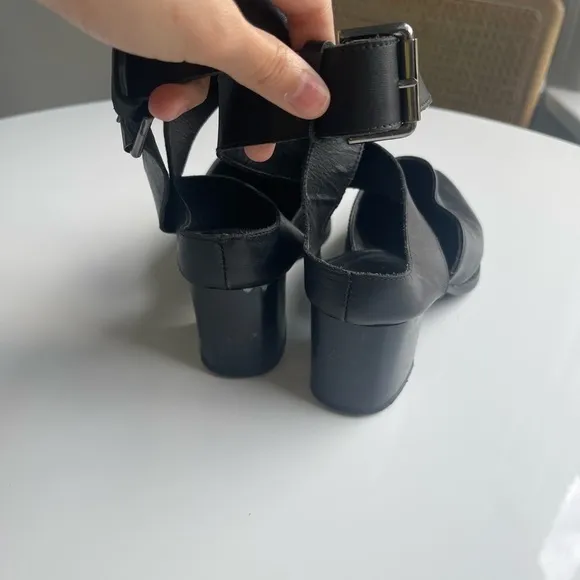 Strappy Black Leather Zara Trafaluc Sandals
