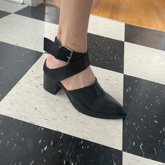 Strappy Black Leather Zara Trafaluc Sandals