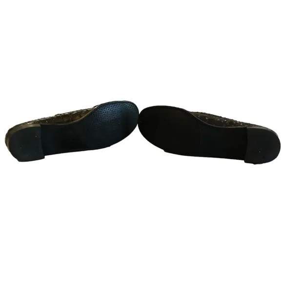 STUART Weitzman 10 N black reptile texture leather loafers with decorative ring