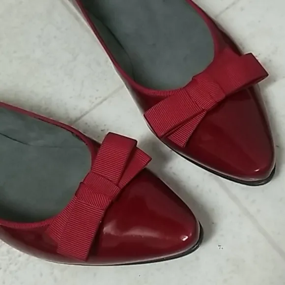 STUART WEITZMAN pointy toe flats