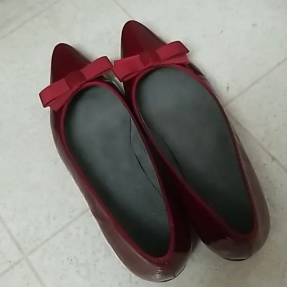 STUART WEITZMAN pointy toe flats