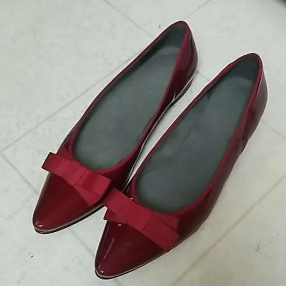 STUART WEITZMAN pointy toe flats