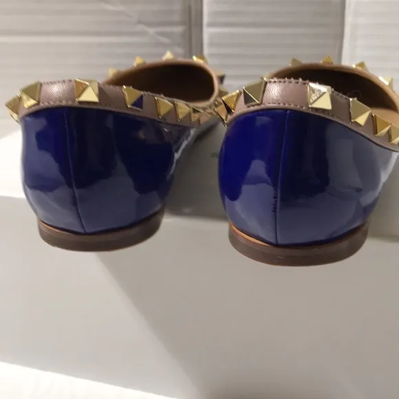 Studded patent flats
