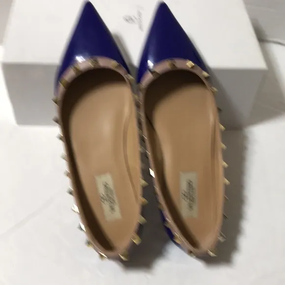 Studded patent flats