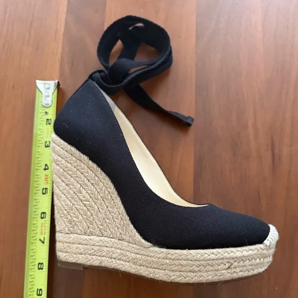 Sz 7 / Jessica Simpson Black and Tan Wedge Espadrilles