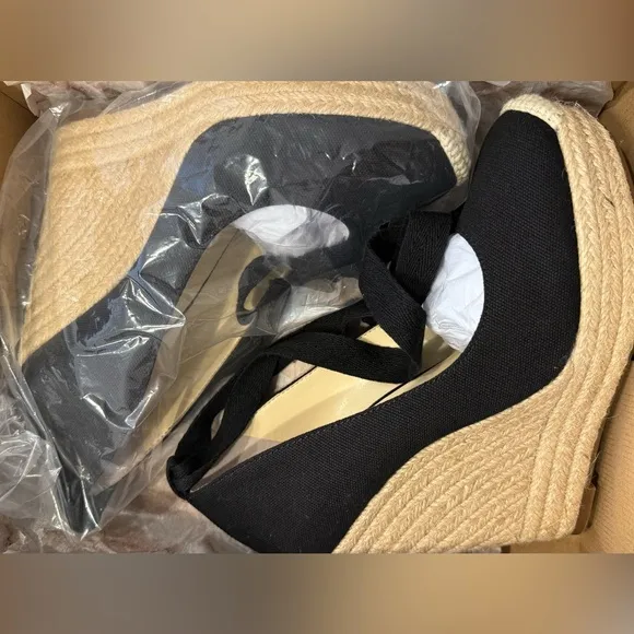 Sz 7 / Jessica Simpson Black and Tan Wedge Espadrilles