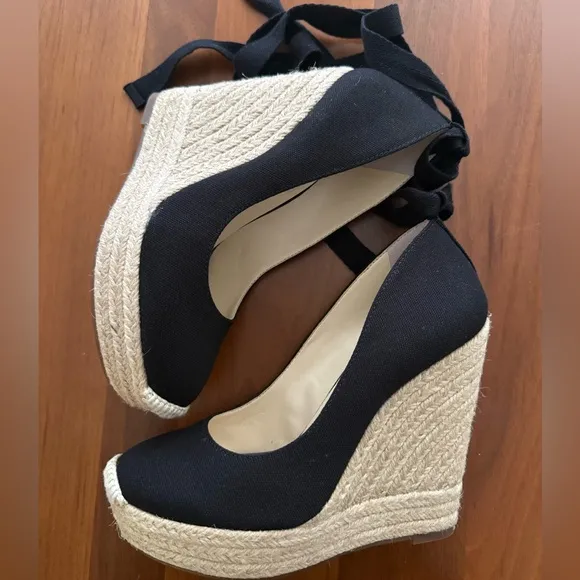 Sz 7 / Jessica Simpson Black and Tan Wedge Espadrilles
