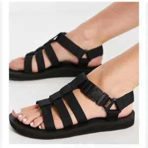 Teva Dorado strappy sandals in black