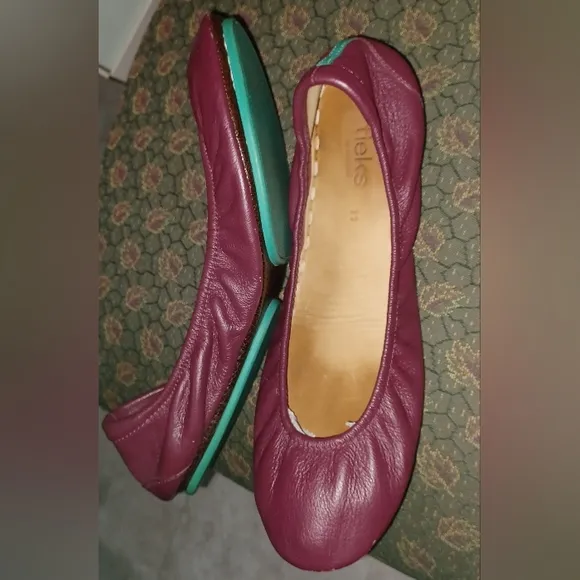 Tieks maroon ballet flats