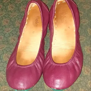 Tieks maroon ballet flats