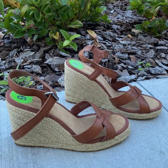 TOMMY BAHAMA LEATHER SANDALS SHOES SIZE 9 1/2 BRAND NEW