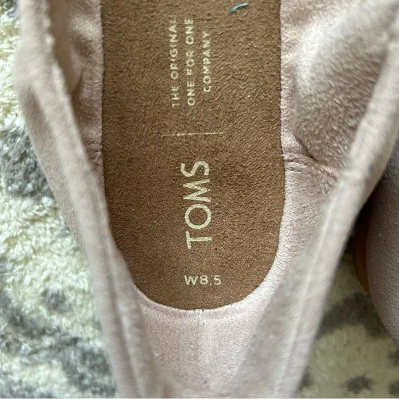 Tom’s baby pink ballet flats