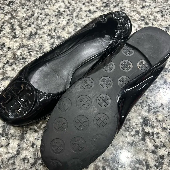 TORY BURCH 9 sz PATENT BLACK LEATHER BALLET FLATS