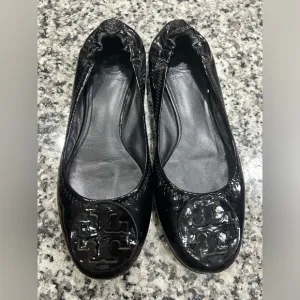 TORY BURCH 9 sz PATENT BLACK LEATHER BALLET FLATS