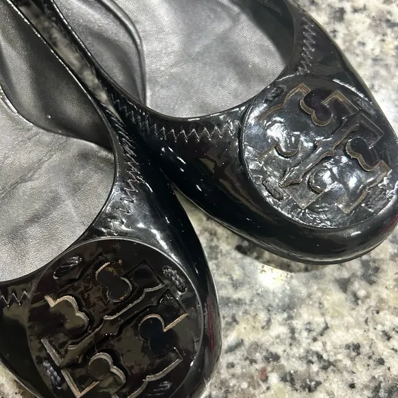 TORY BURCH 9 sz PATENT BLACK LEATHER BALLET FLATS