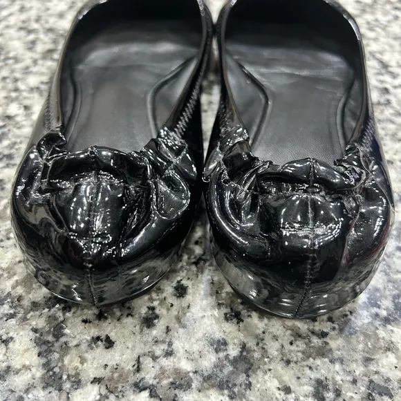 TORY BURCH 9 sz PATENT BLACK LEATHER BALLET FLATS