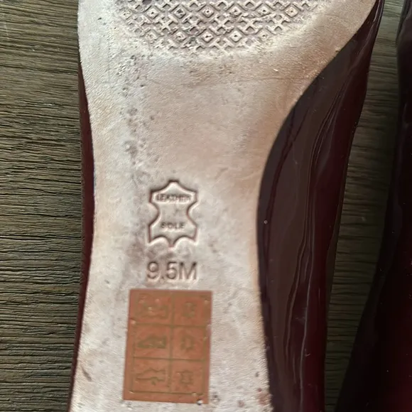 TORY BURCH Burgundy Oxblood Patent Leather Ballet Flats Gold Logo Size 9