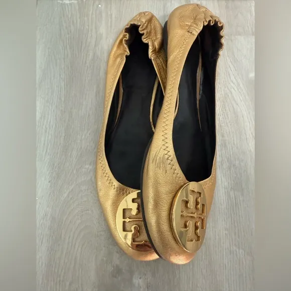 Tory Burch Gold Logo Ballet Flats Elastic Heels Size 9.5