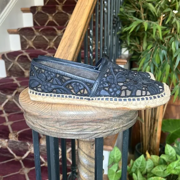 Tory Burch Lucia Lace Espadrilles 7.5. Navy excellent condition.