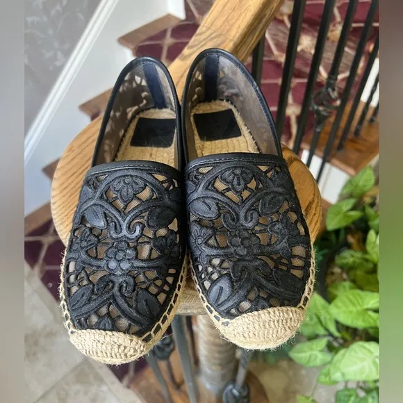 Tory Burch Lucia Lace Espadrilles 7.5. Navy excellent condition.
