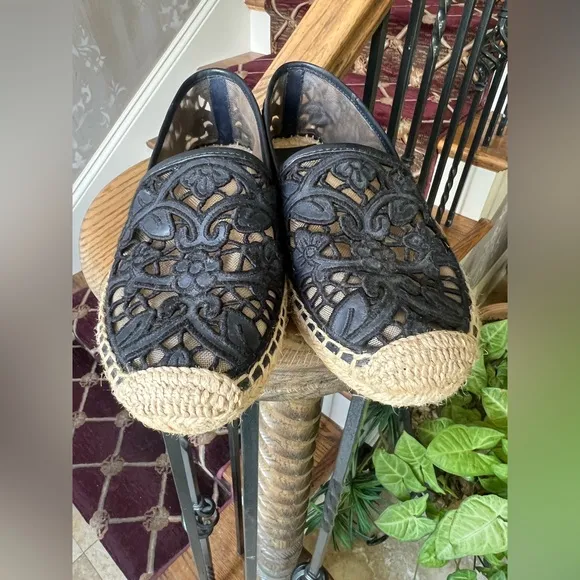 Tory Burch Lucia Lace Espadrilles 7.5. Navy excellent condition.