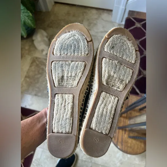Tory Burch Lucia Lace Espadrilles 7.5. Navy excellent condition.