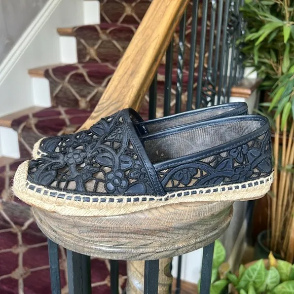 Tory Burch Lucia Lace Espadrilles 7.5. Navy excellent condition.