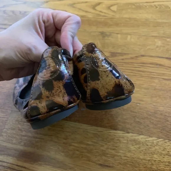Tory Burch patent animal print flats‎ size 8.5