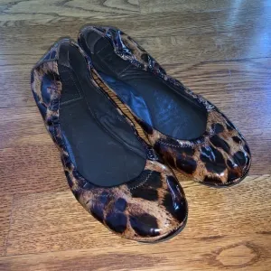 Tory Burch patent animal print flats‎ size 8.5