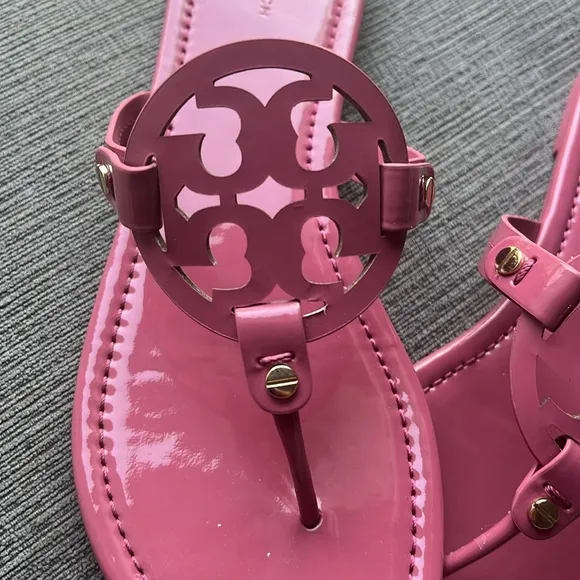 Tory Burch pink berry  Leather Sandals with Iconic Medallion
