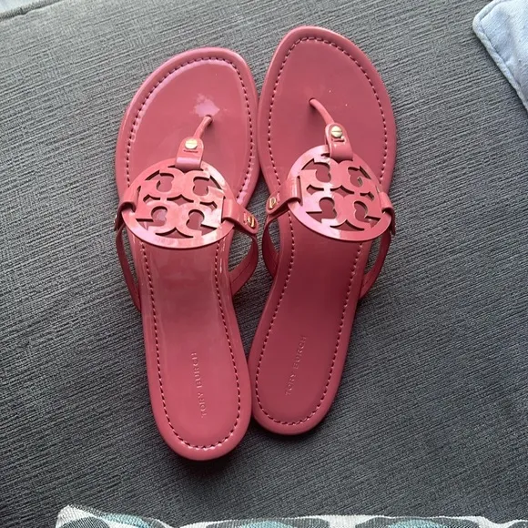 Tory Burch pink berry  Leather Sandals with Iconic Medallion