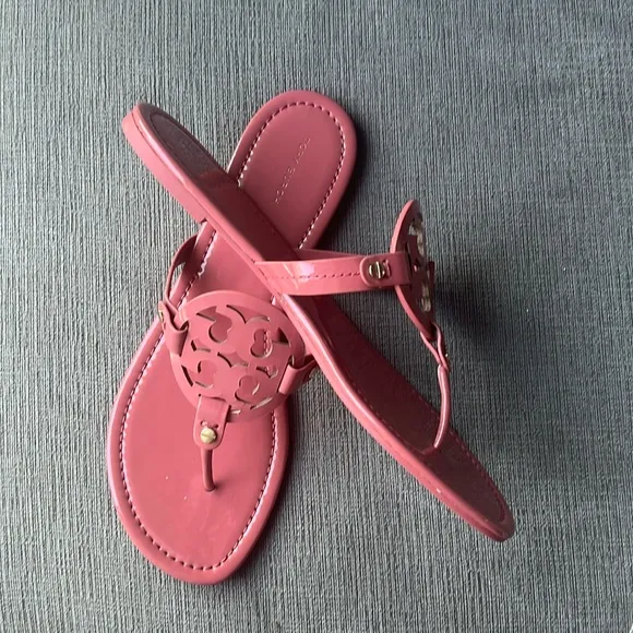 Tory Burch pink berry  Leather Sandals with Iconic Medallion