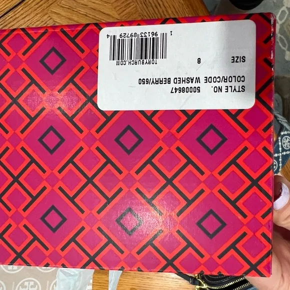 Tory Burch pink berry  Leather Sandals with Iconic Medallion