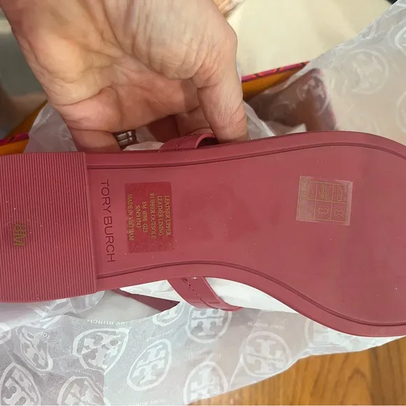 Tory Burch pink berry  Leather Sandals with Iconic Medallion