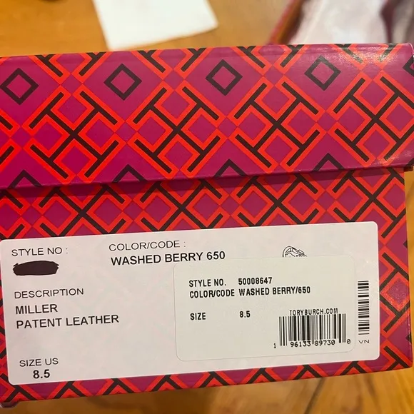 Tory Burch pink berry  Leather Sandals with Iconic Medallion