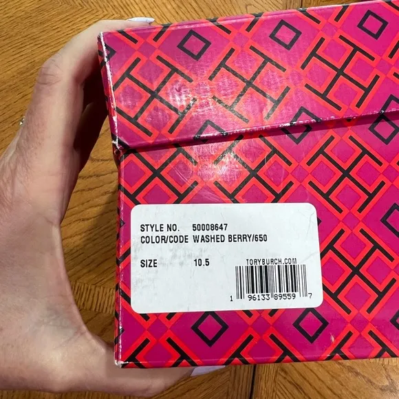 Tory Burch pink berry  Leather Sandals with Iconic Medallion