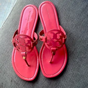 Tory Burch pink berry  Leather Sandals with Iconic Medallion